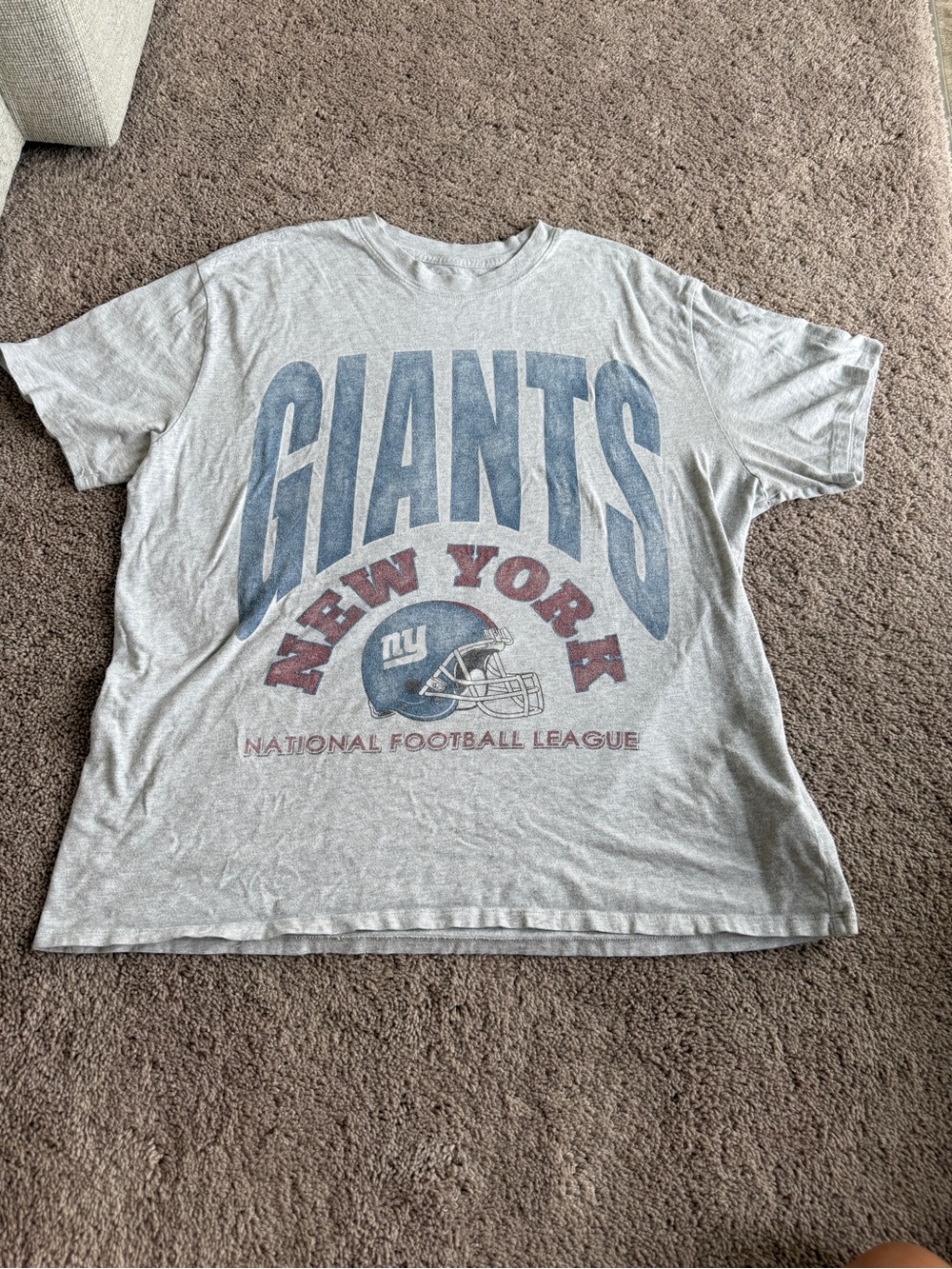 NFL New York Giants Gray Tee vtg style with Blue and Red Logo